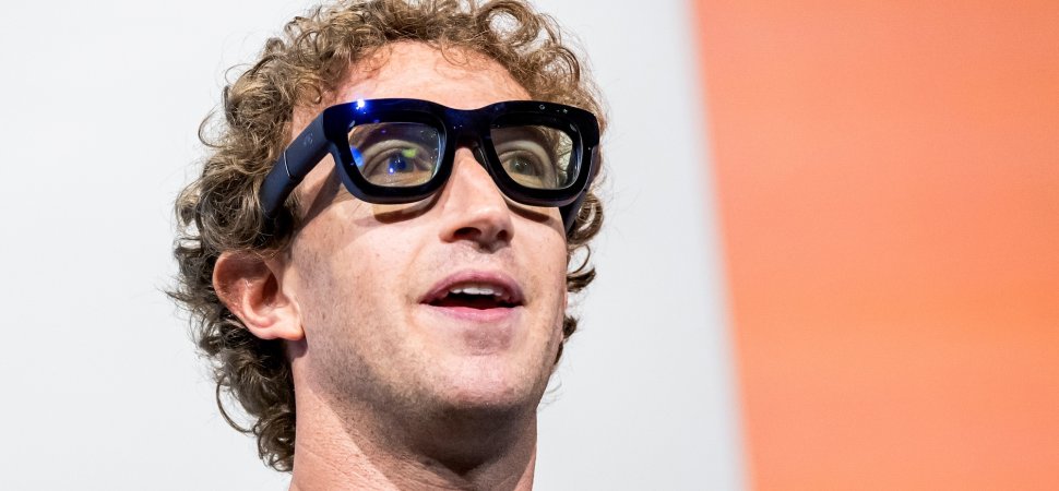 With 2 Words Mark Zuckerberg Just Put Apple on Notice