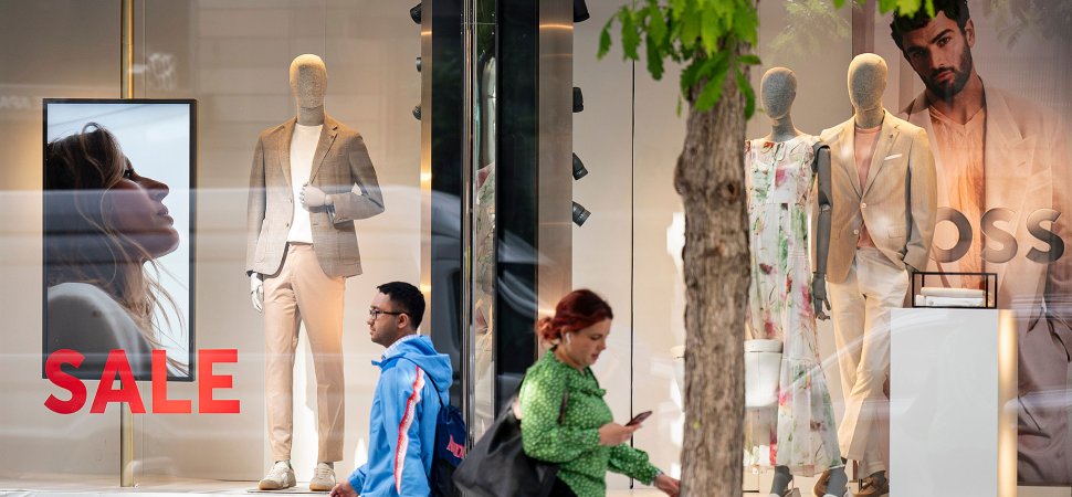 Shoppers Still Spending for On-Trend Purchases