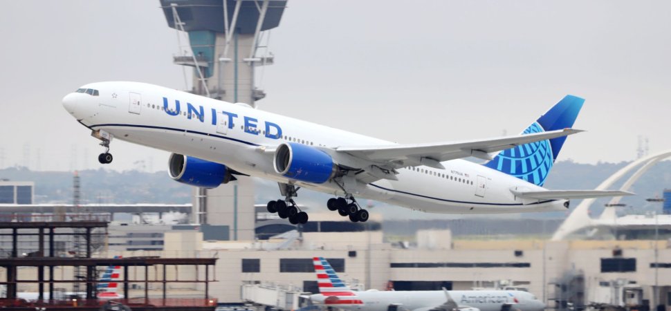 United Airlines Flight Turns Back to Hartford After Engine Cover Lining Falls Out
