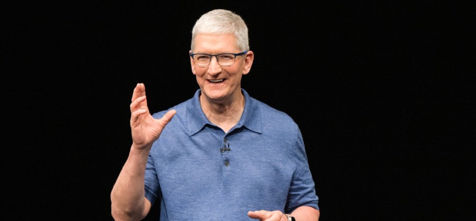 With Literally No Words, Tim Cook’s Response to Elon Musk’s Angry Tweets Is a Masterclass in How to Handle a Troll